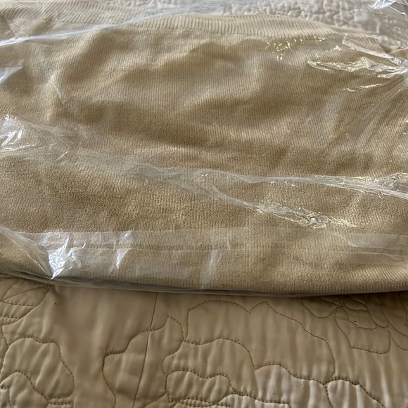 Tan and white stripes on the sleeves with decorative silver buttons size M NWT - Picture 2 of 2